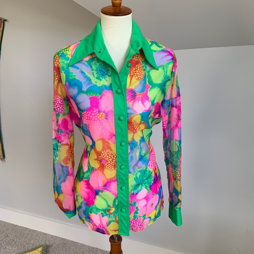 Vintage floral long sleeve collared top